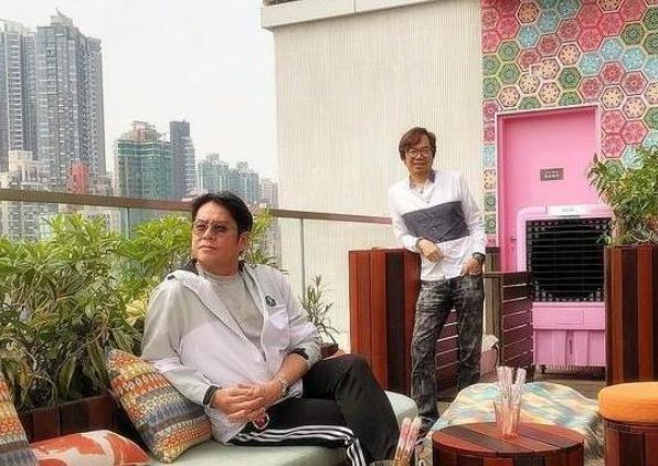 正规NBA押注网站走进谭咏麟在香港的家买房专门挑在了顶楼天台能俯视整个维港(图4)